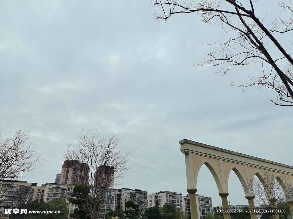 城市中的拱形建筑景观