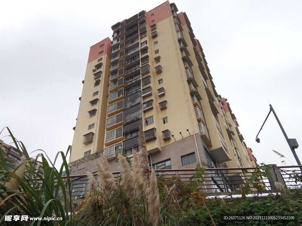 高层居民楼外观景象