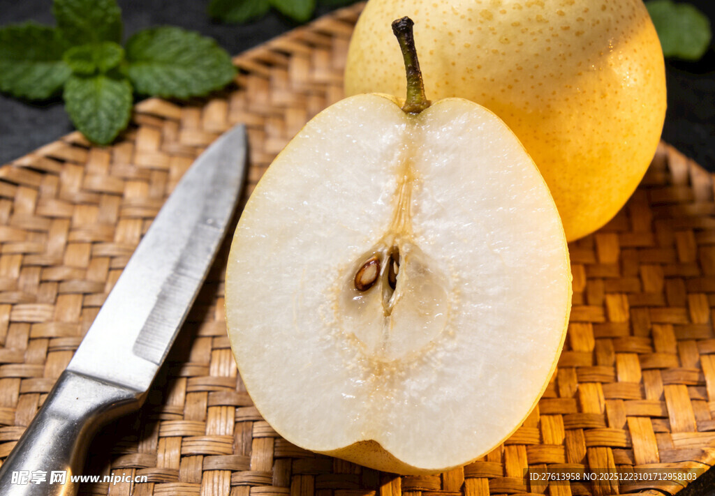 切开的梨子