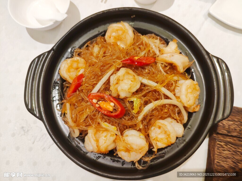 鲜虾粉丝煲美食特写