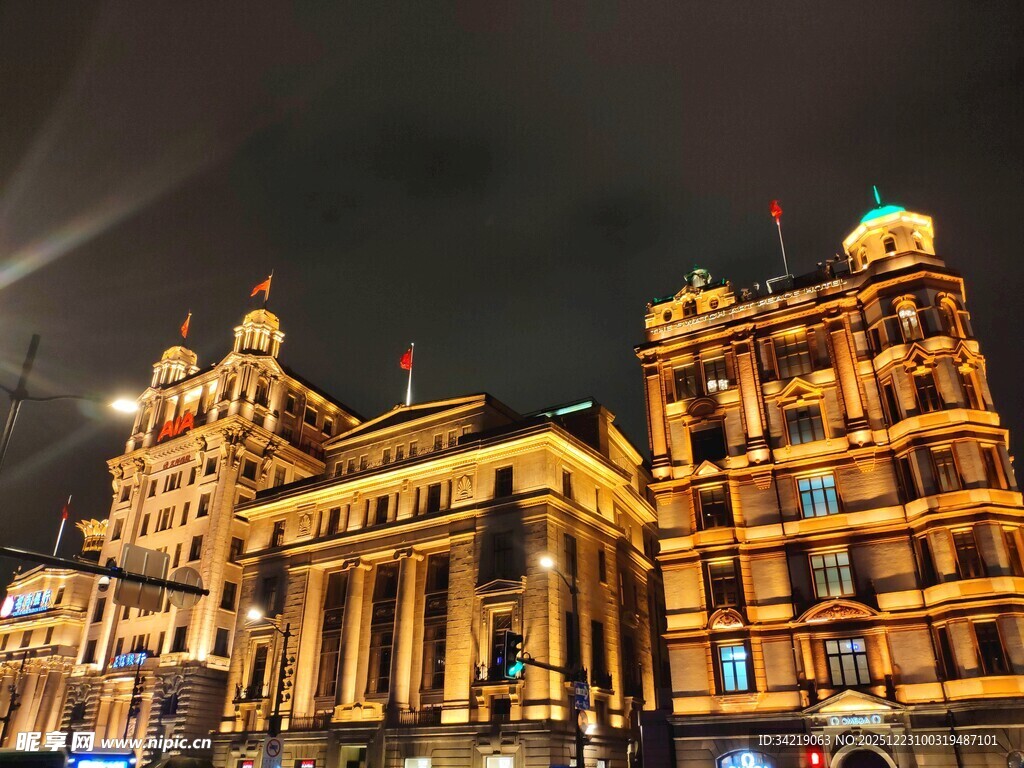 上海外滩夜景璀璨建筑