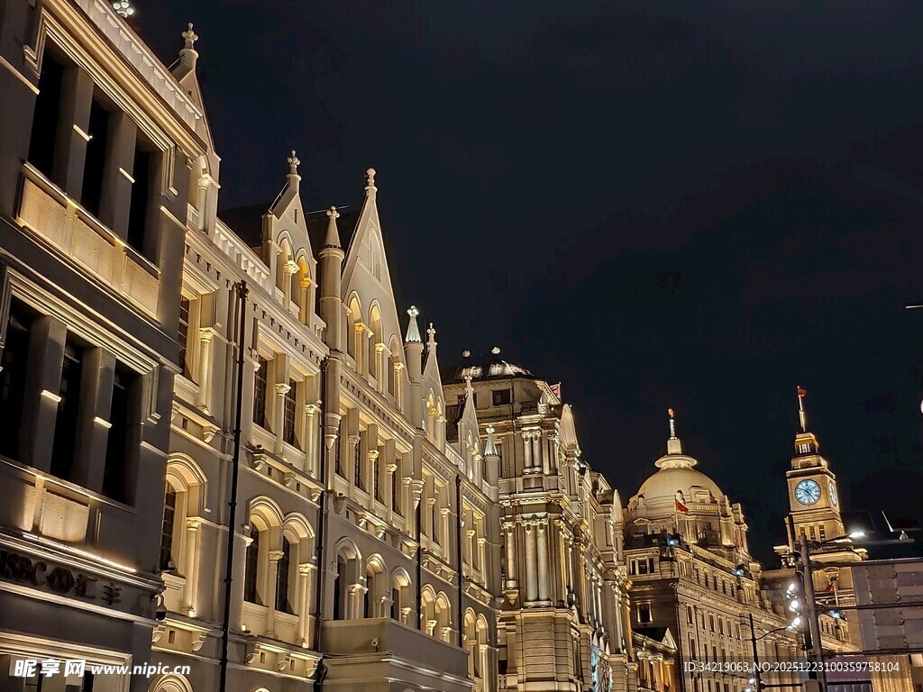 欧式建筑夜景 尽显典雅风情 