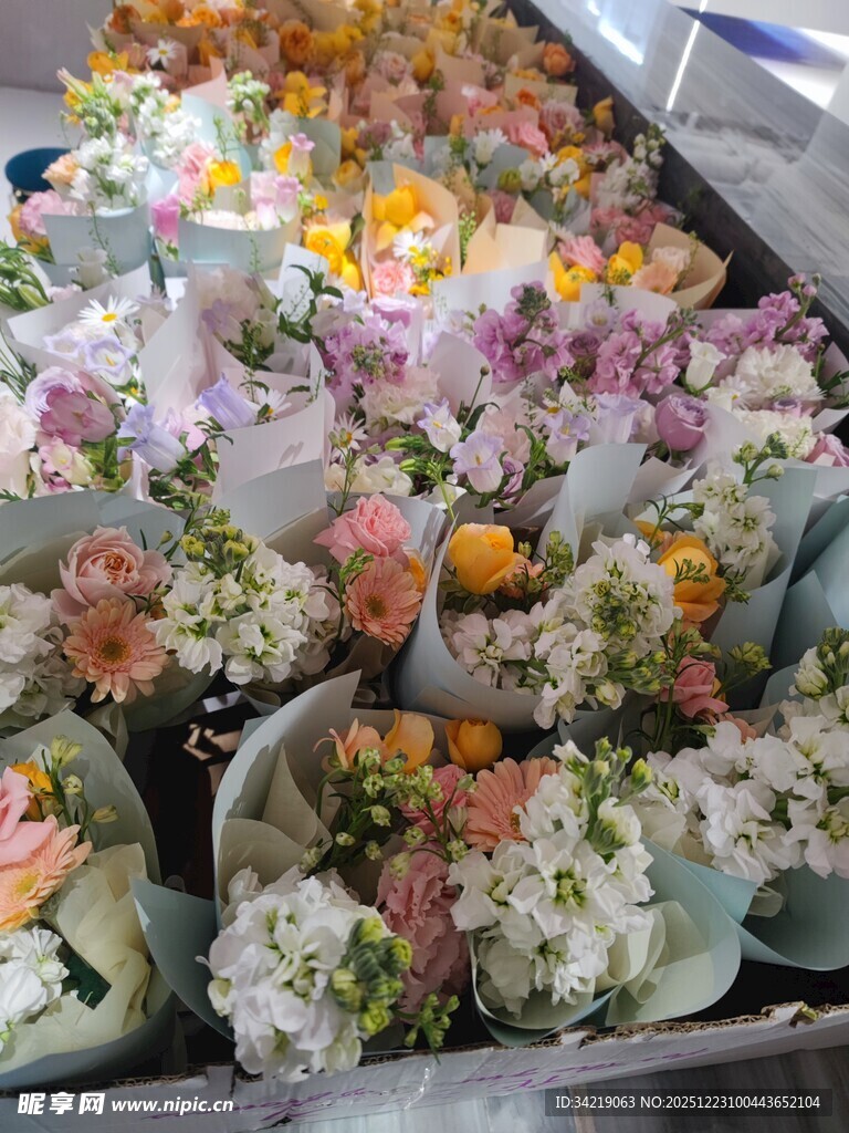 多彩鲜花摆盘展示