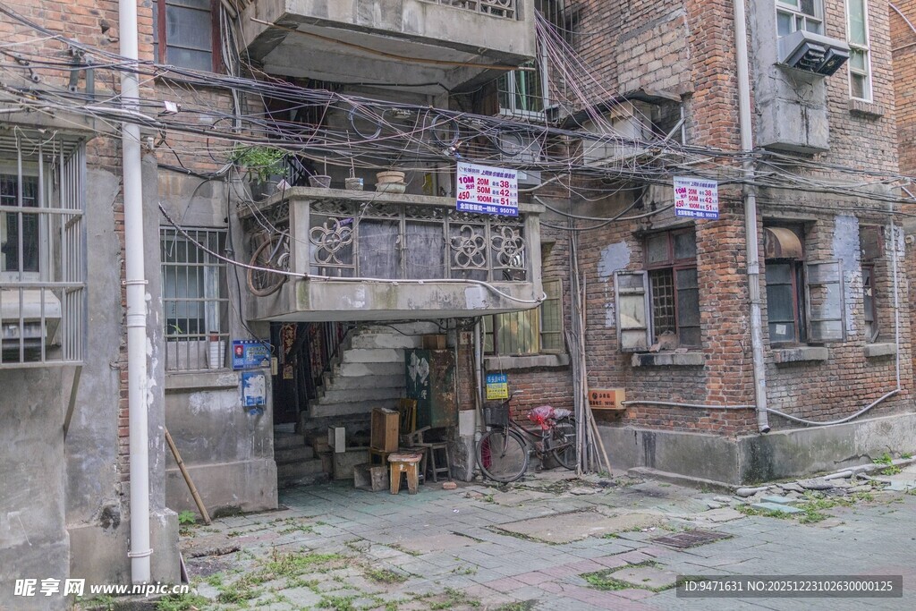 老南昌旧居民楼的破败景象