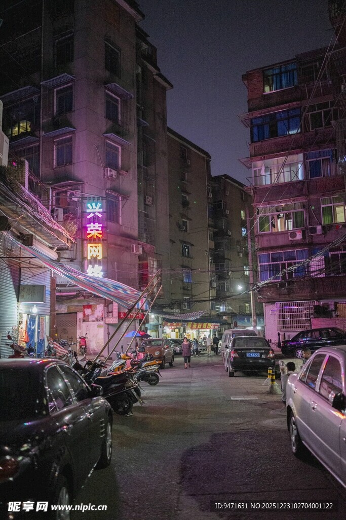 老南昌夜晚城市街道景象