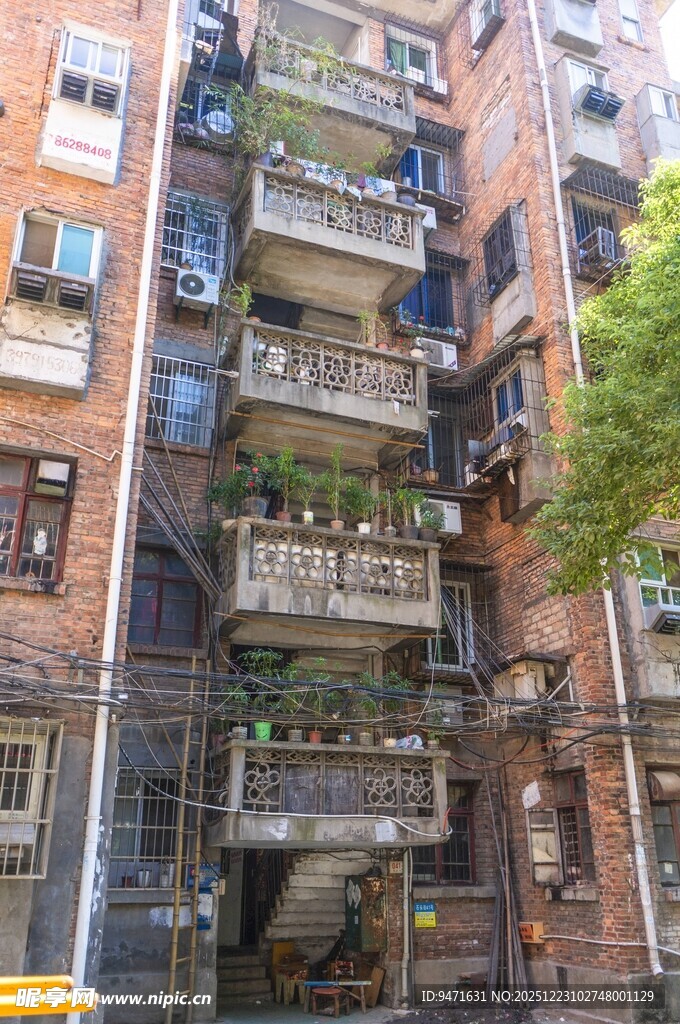 老南昌旧居民楼的生活景象