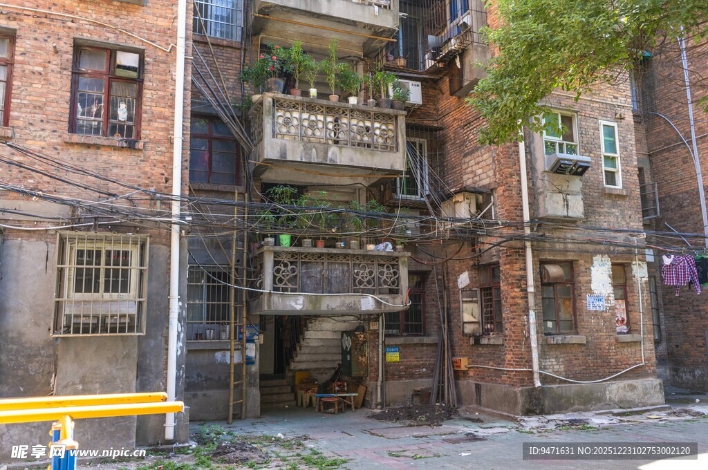 老南昌旧居民楼的独特街景