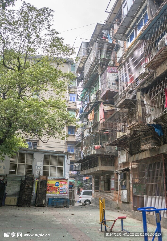 老南昌居民楼街道景象