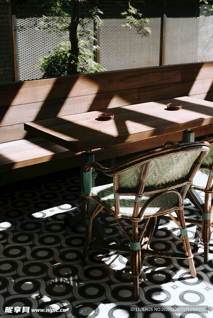 户外休闲桌椅布置场景