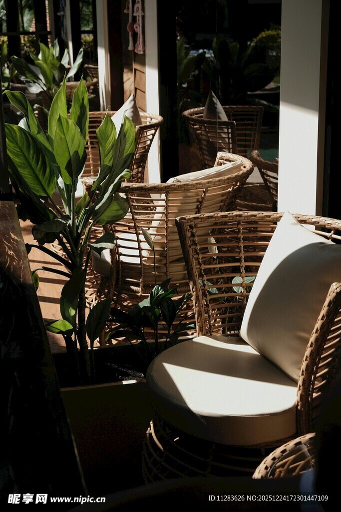 户外藤制休闲座椅景观