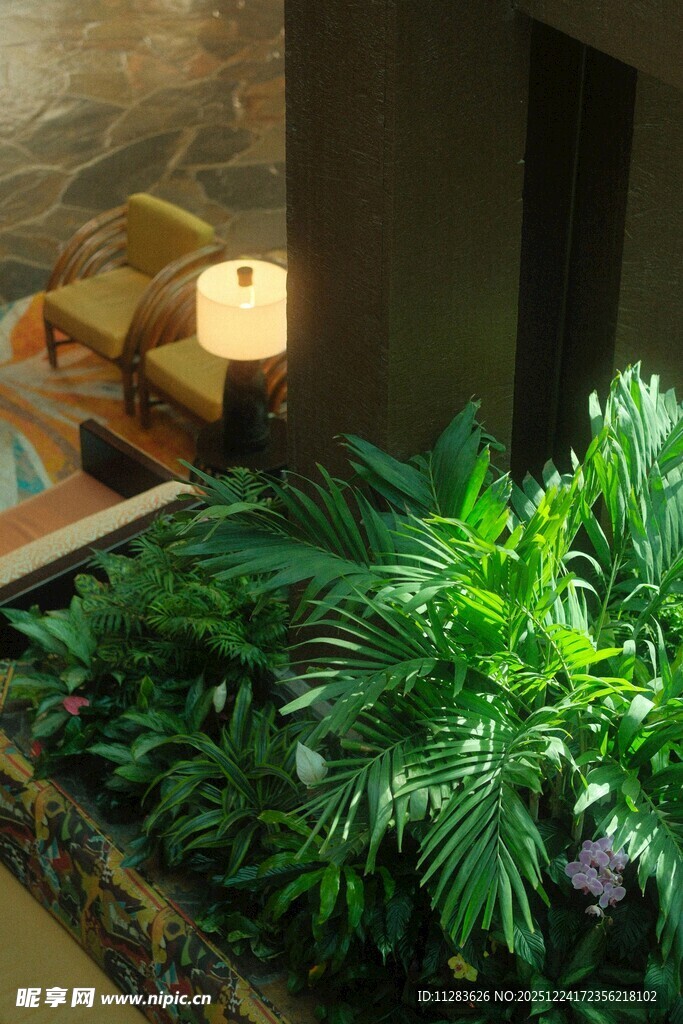 室内绿植与温馨台灯场景