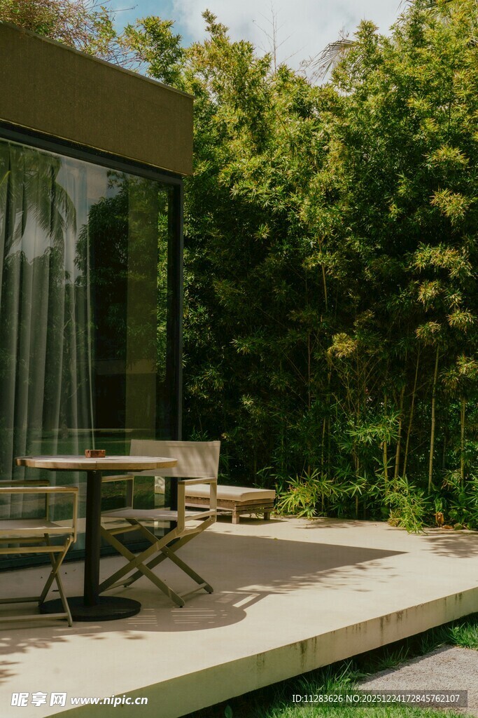 户外庭院休闲桌椅景观