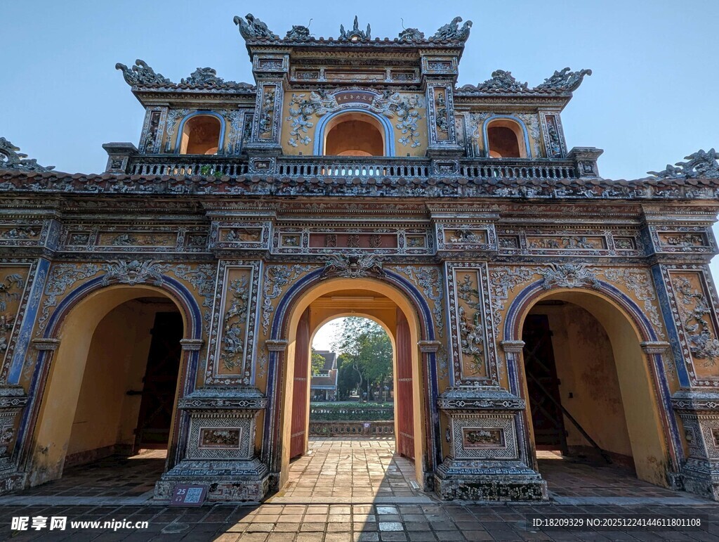 越南古建筑拱门景观