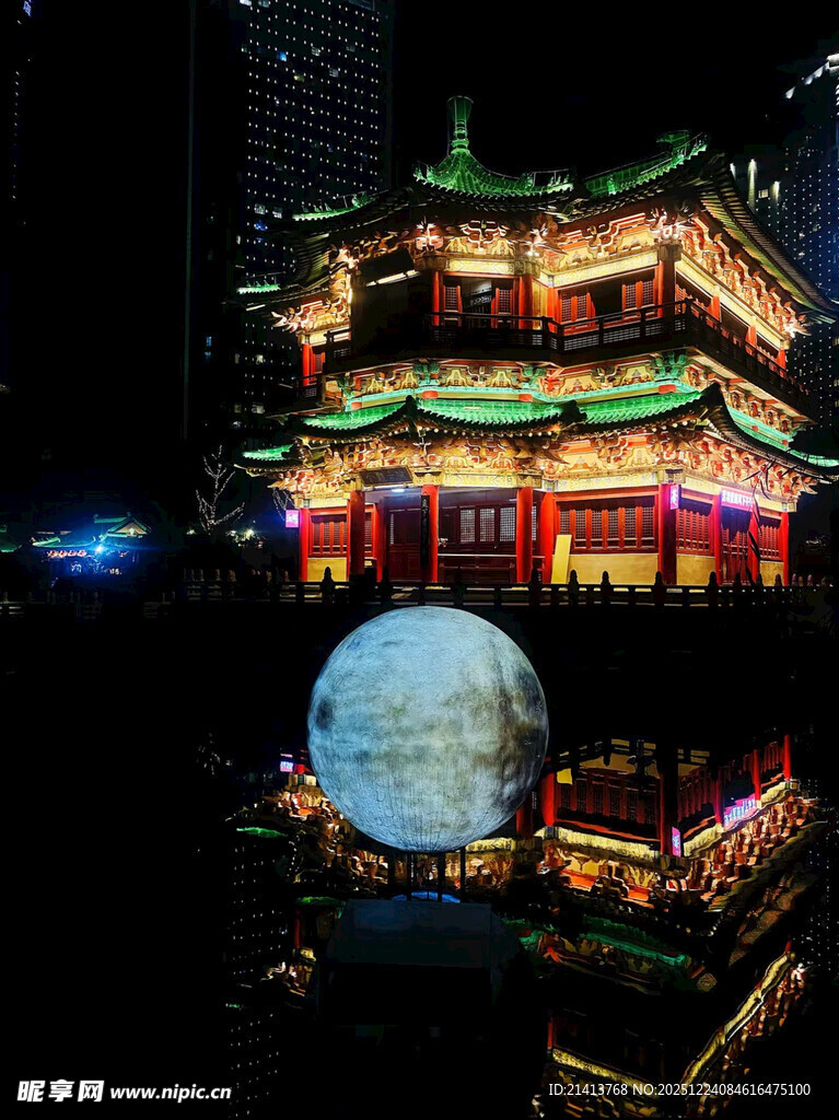 古建夜景映明月