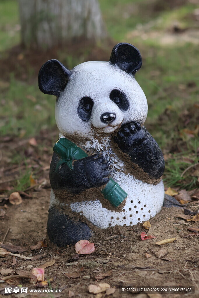 可爱熊猫小雕塑