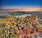 秋日山林绚丽风光