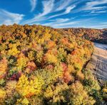秋日山林绚丽风光