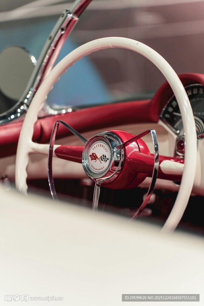 复古汽车方向盘特写