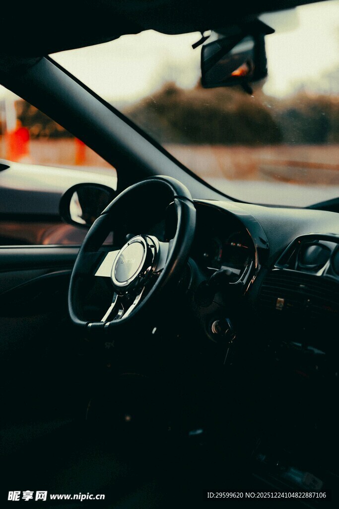 车内驾驶视角特写