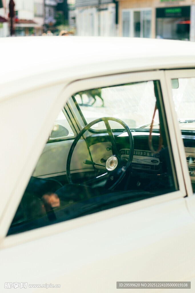 复古汽车内景