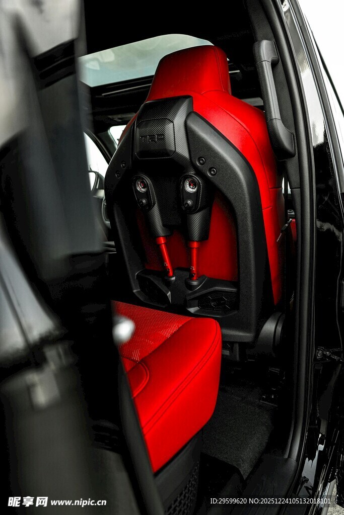 炫酷汽车红黑内饰座椅