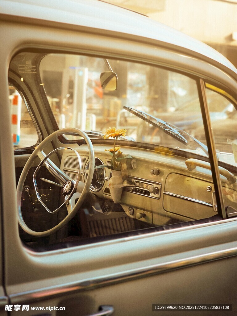 复古汽车内部驾驶视角