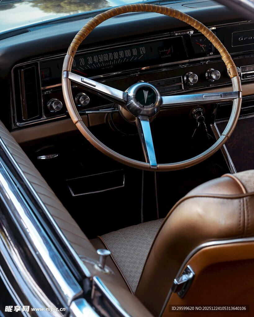 复古汽车内饰之方向盘特写