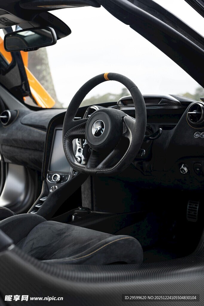 酷炫跑车内饰特写