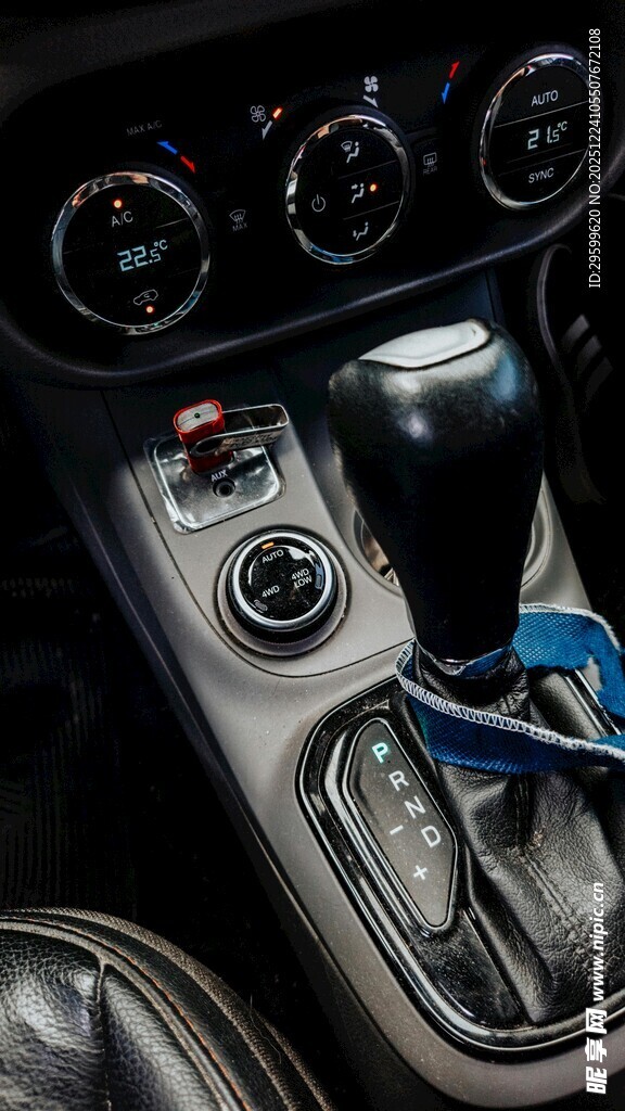 汽车内饰之换挡杆区域特写