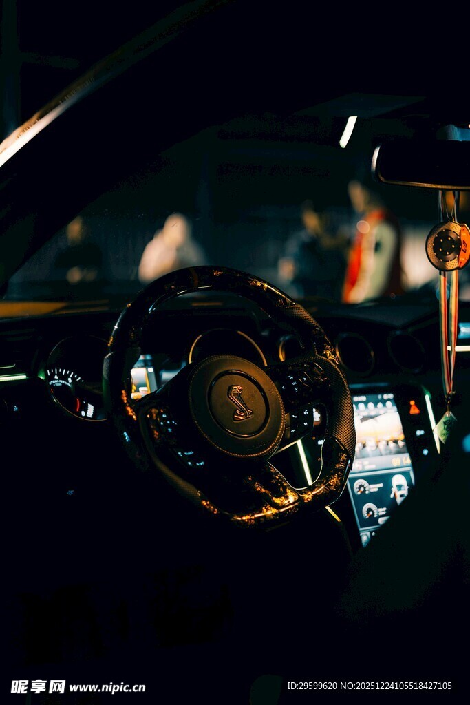 车内驾驶视角灯光氛围感