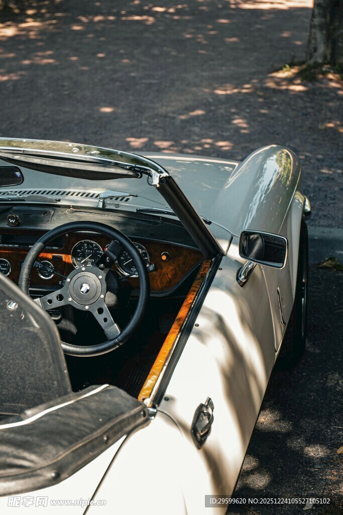 复古敞篷车内饰特写