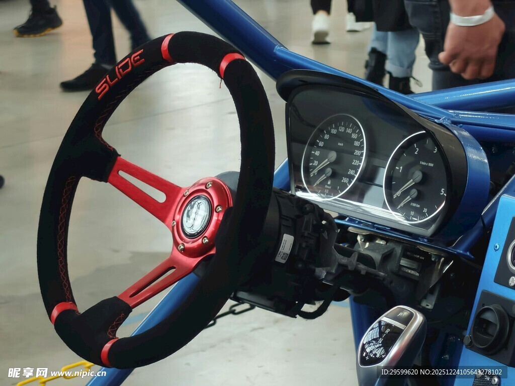 炫酷汽车方向盘特写