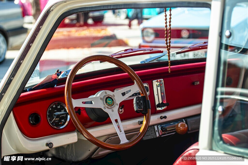 复古汽车内饰特写
