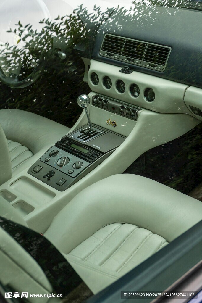 豪华汽车内饰细节展示