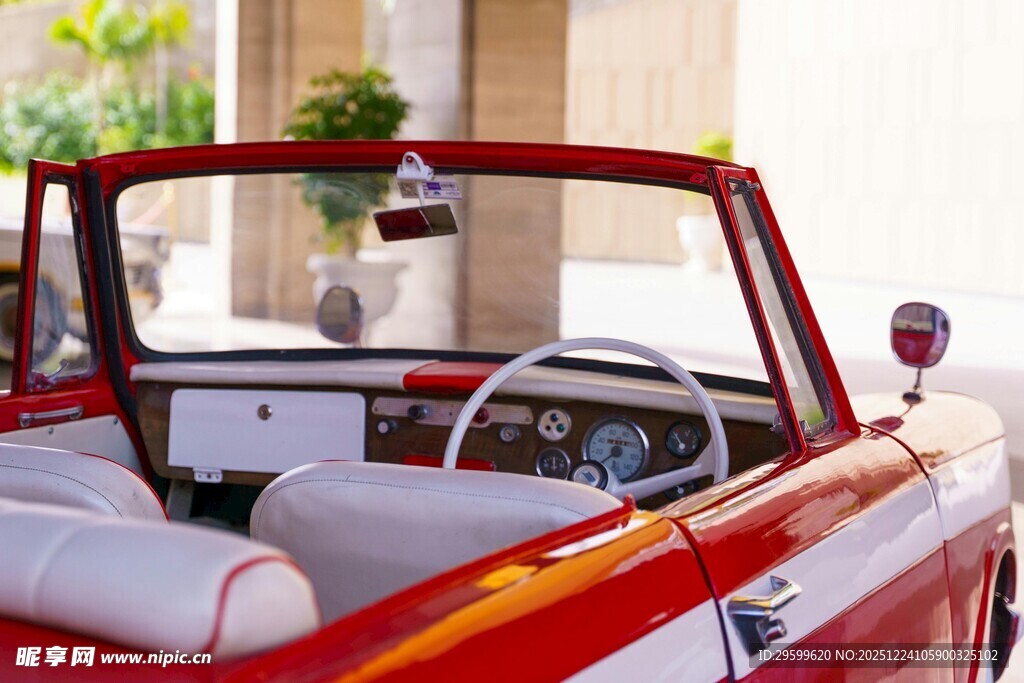 复古敞篷车内部精致细节