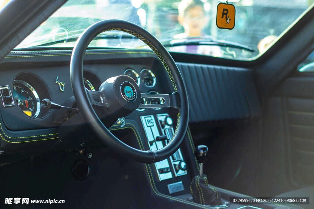 复古汽车内饰特写