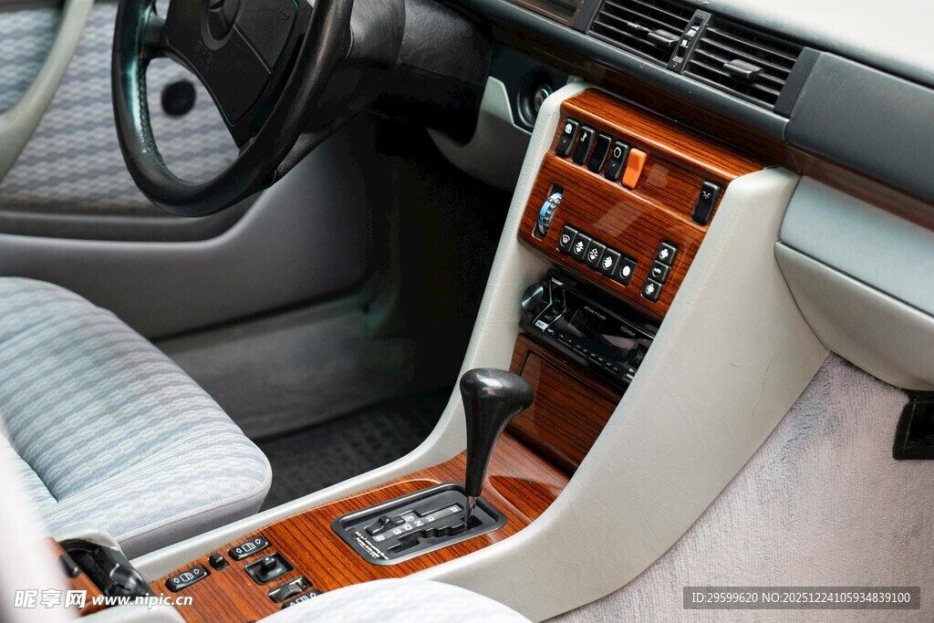 复古汽车内饰特写