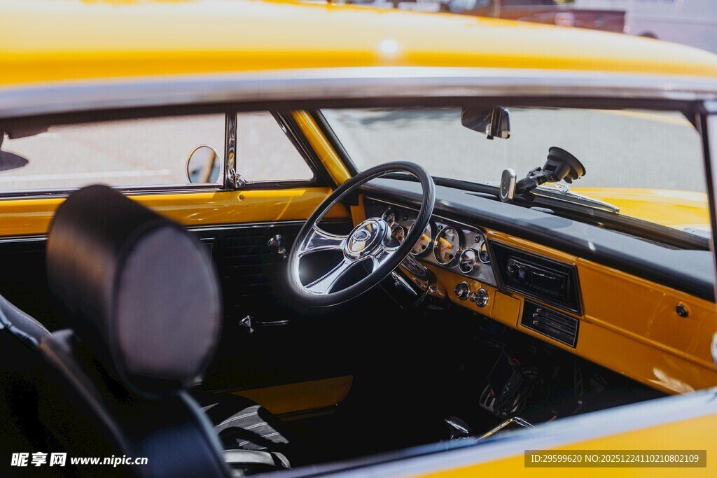 复古汽车内部精致细节