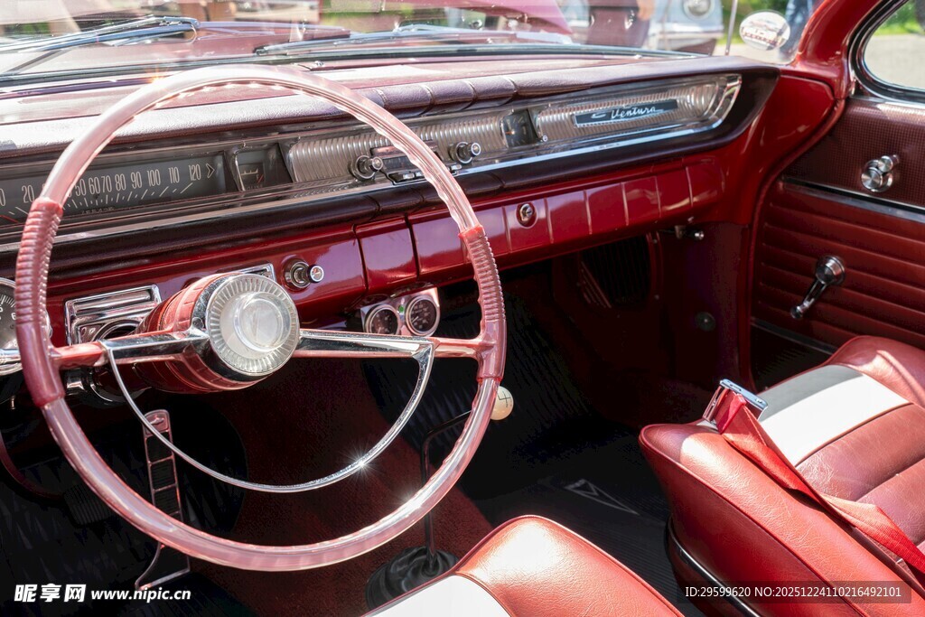 复古汽车内饰的精致细节