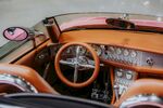 复古敞篷车精致内饰