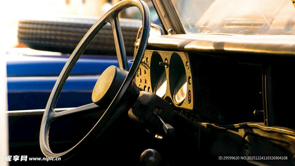 复古汽车方向盘特写