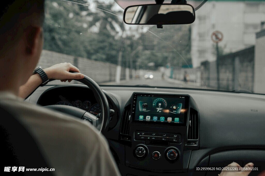 车内驾驶者视角的驾驶场景