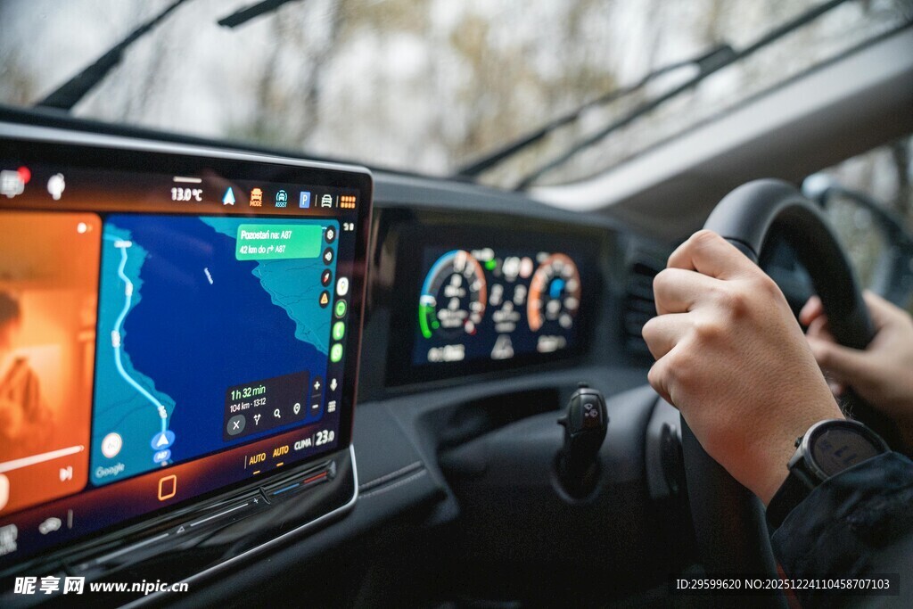 驾驶中操作智能车载屏