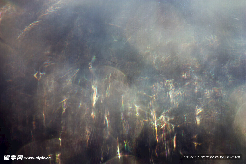 朦胧光影下的模糊景象