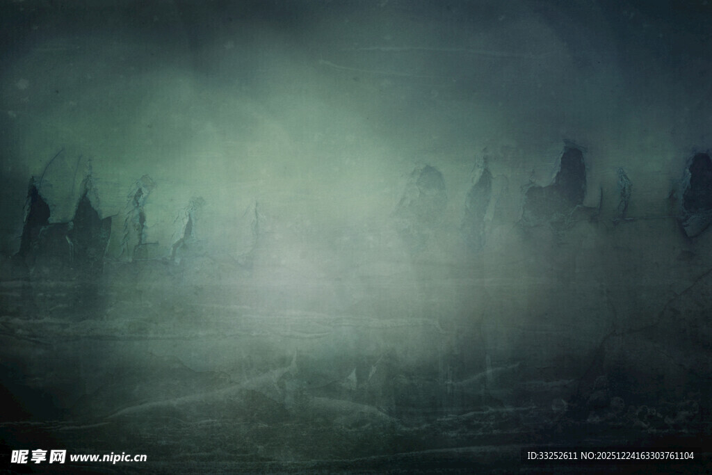 迷雾笼罩的神秘森林景观