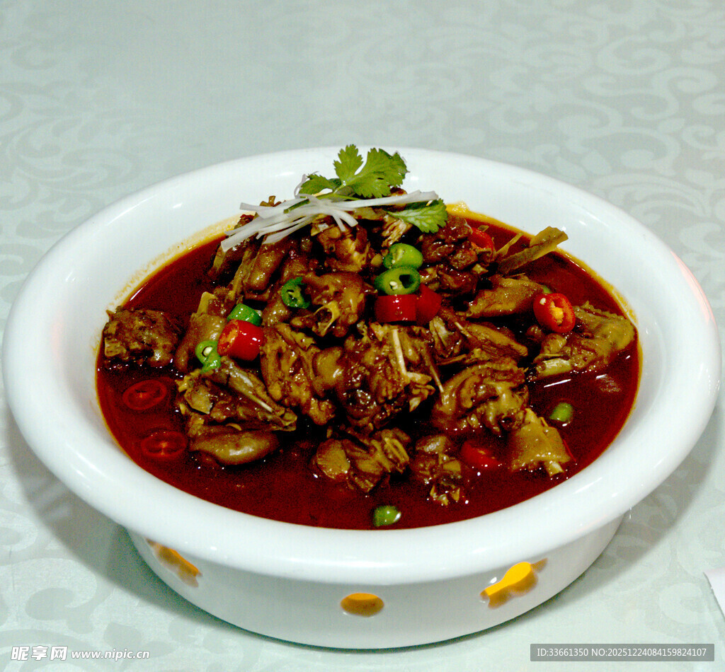 香辣美味的红油拌兔肉