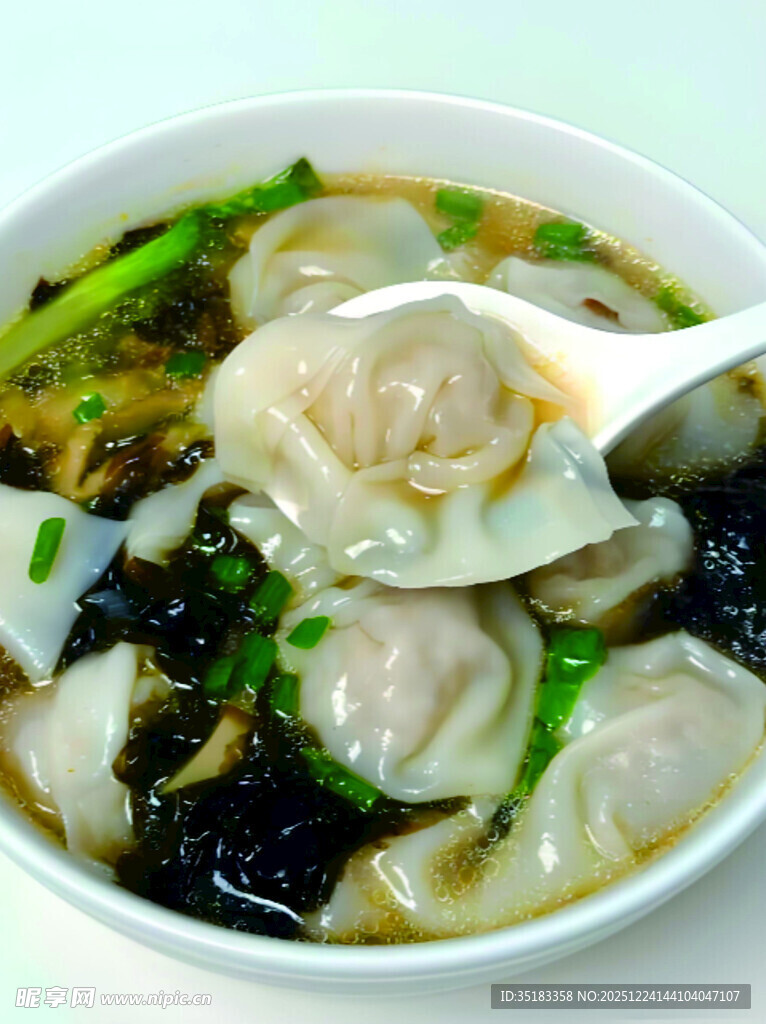 美味馄饨汤 鲜香诱人