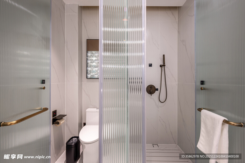 现代简约风卫生间设计