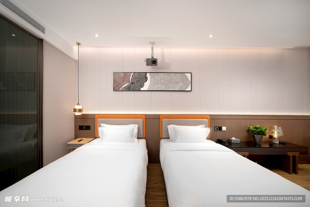 简约双床酒店房间展示