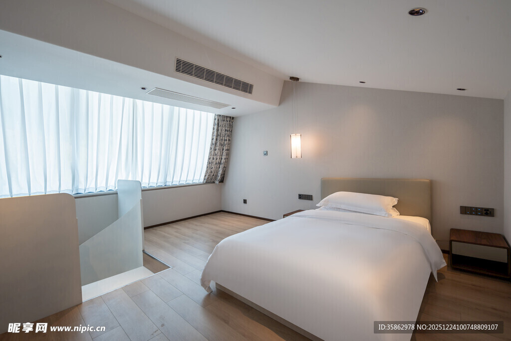 简约现代风格的温馨卧室